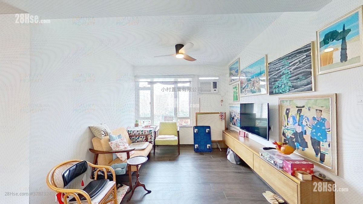 living room: Aberdeen Centre Sell 2 Bedrooms , 2 Bathrooms 662 ft²