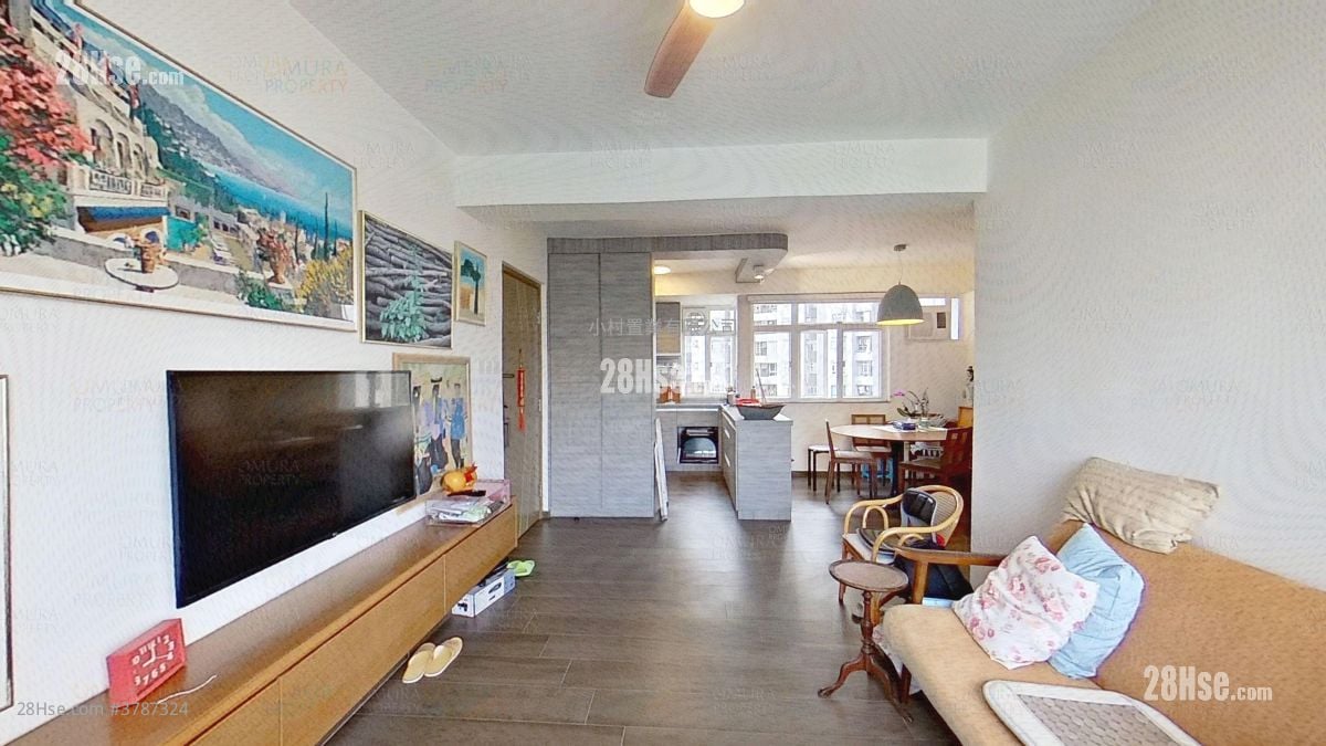 living room: Aberdeen Centre Sell 2 Bedrooms , 2 Bathrooms 662 ft²