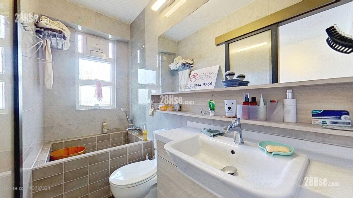 master room: Aberdeen Centre Sell 2 Bedrooms , 2 Bathrooms 662 ft²