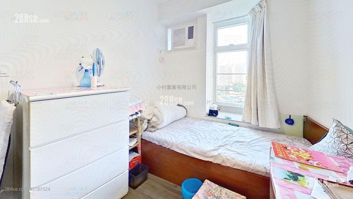 bedroom 2: Aberdeen Centre Sell 2 Bedrooms , 2 Bathrooms 662 ft²
