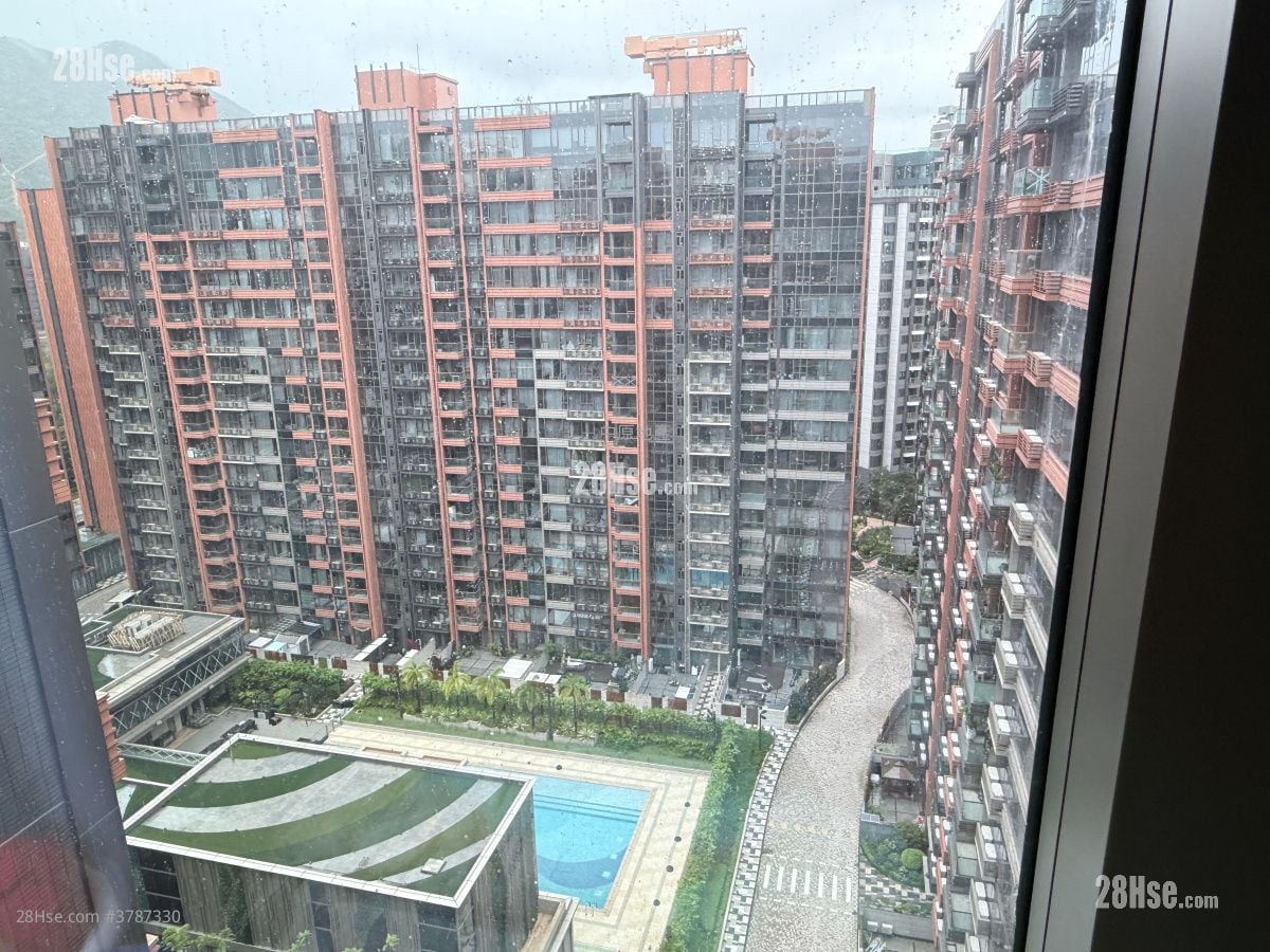 Centra Horizon Sell 2 Bedrooms 556 ft²