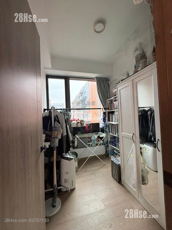 Centra Horizon Sell 2 Bedrooms 556 ft²