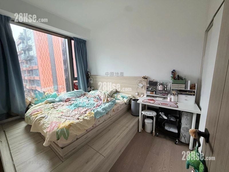 Centra Horizon Sell 2 Bedrooms 556 ft²