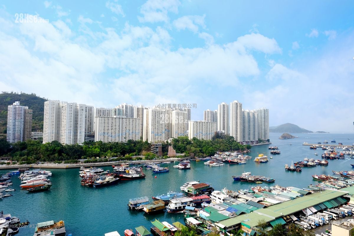 View: Aberdeen Centre Sell 2 Bedrooms , 2 Bathrooms 662 ft²