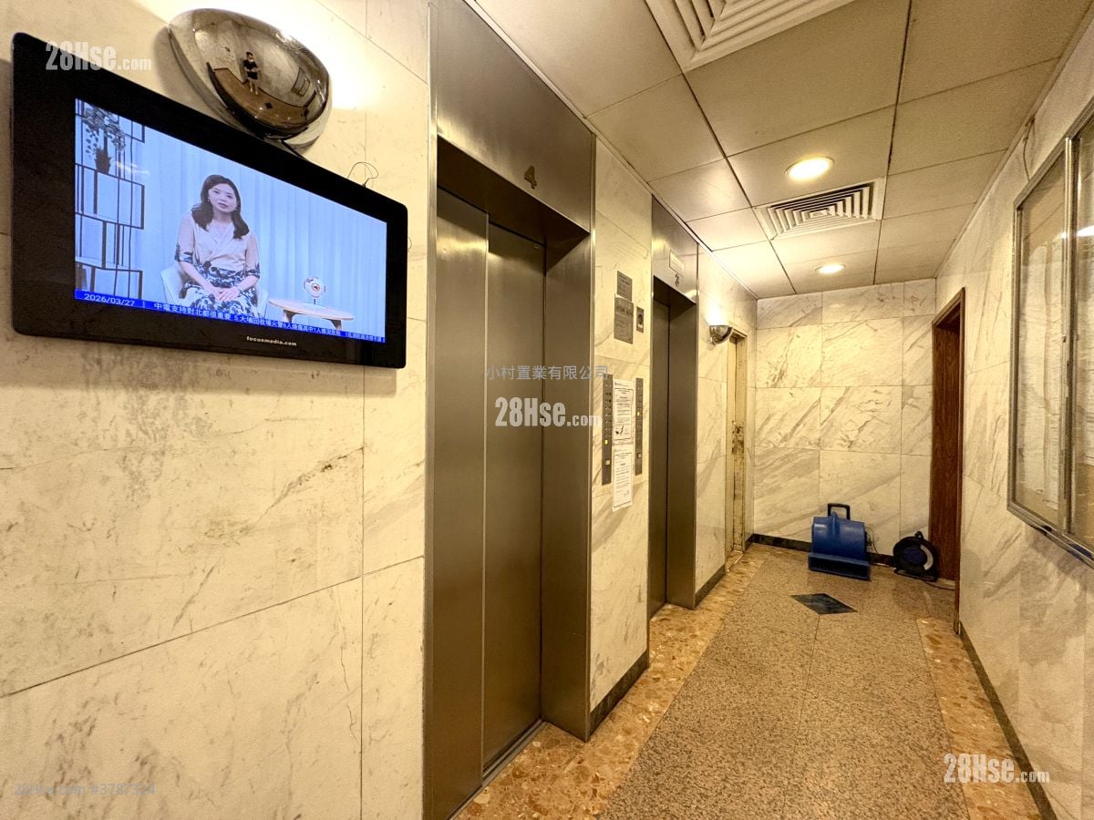 Lobby: Aberdeen Centre Sell 2 Bedrooms , 2 Bathrooms 662 ft²