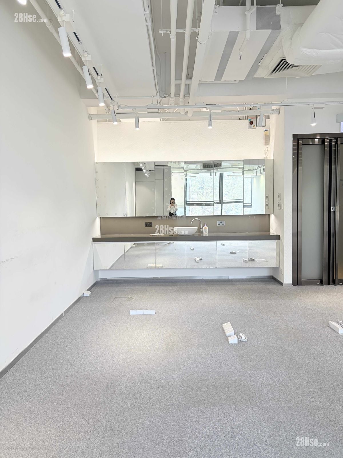 Global Gateway Tower Rental 639 ft²