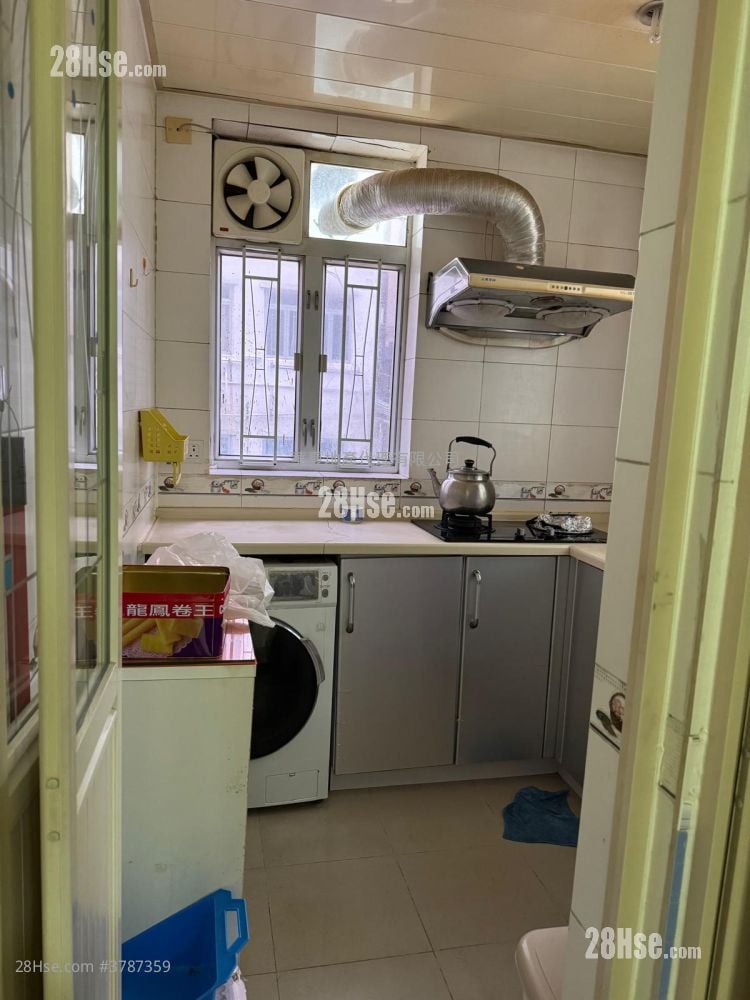 209 Apliu Street Sell 2 Bedrooms , 1 Bathroom 706 ft²