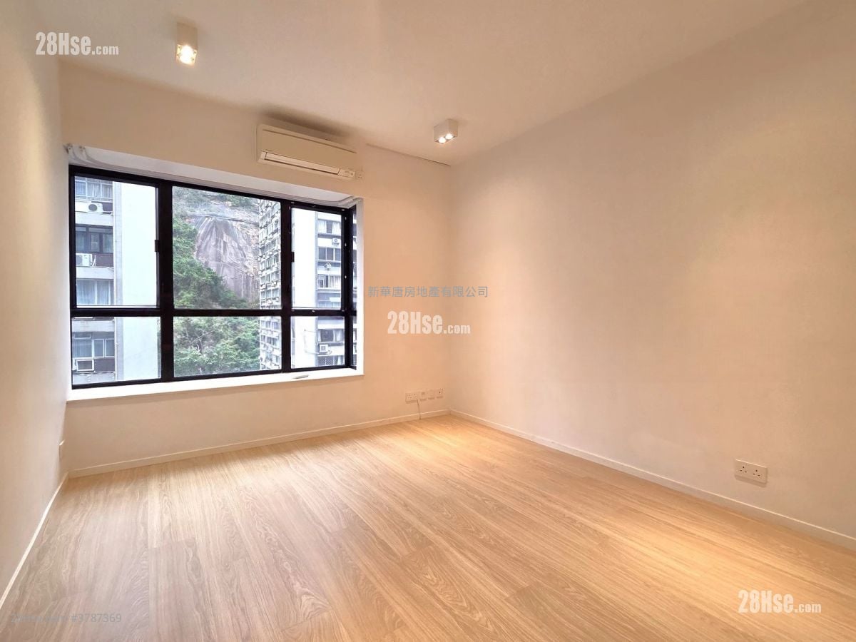 Elegant Terrace Rental 3 Bedrooms , 2 Bathrooms 1,027 ft²