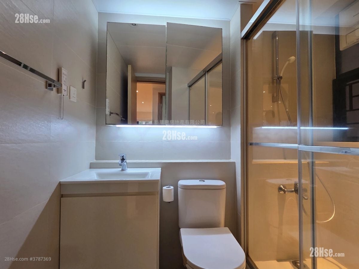 Elegant Terrace Rental 3 Bedrooms , 2 Bathrooms 1,027 ft²