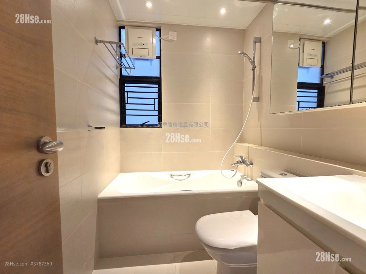 Elegant Terrace Rental 3 Bedrooms , 2 Bathrooms 1,027 ft²