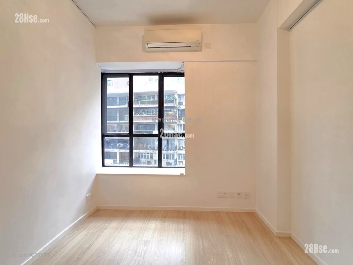 Elegant Terrace Rental 3 Bedrooms , 2 Bathrooms 1,027 ft²