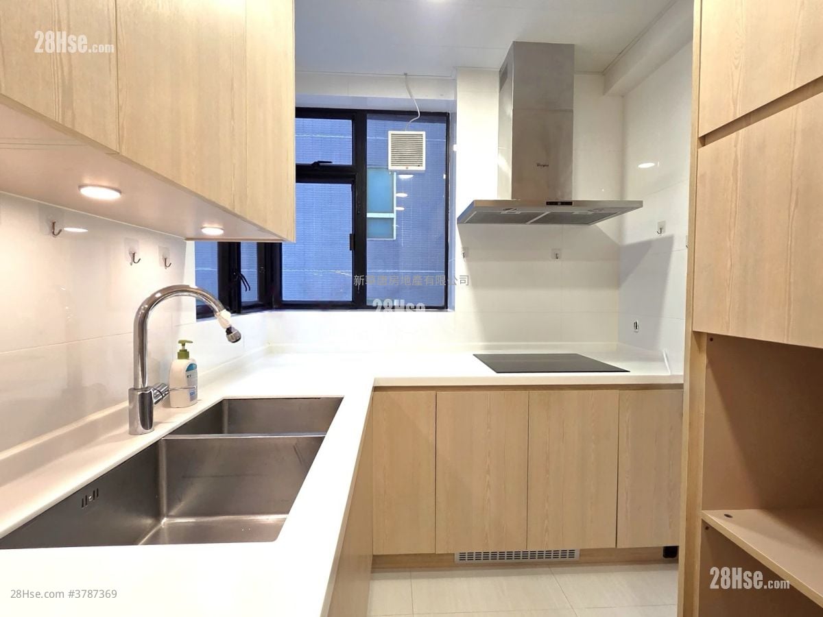 Elegant Terrace Rental 3 Bedrooms , 2 Bathrooms 1,027 ft²