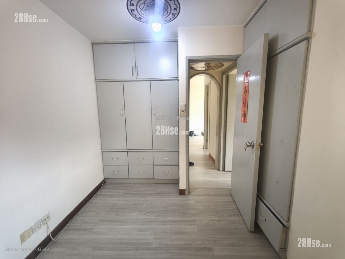 Hong Lam Court Sell 3 Bedrooms , 1 Bathroom 554 ft²
