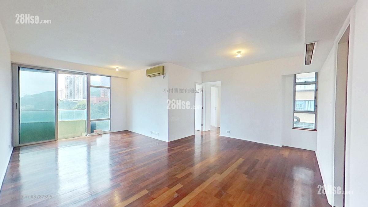 living room: 23 Repulse Bay Road Rental 3 Bedrooms , 2 Bathrooms 1,035 ft²