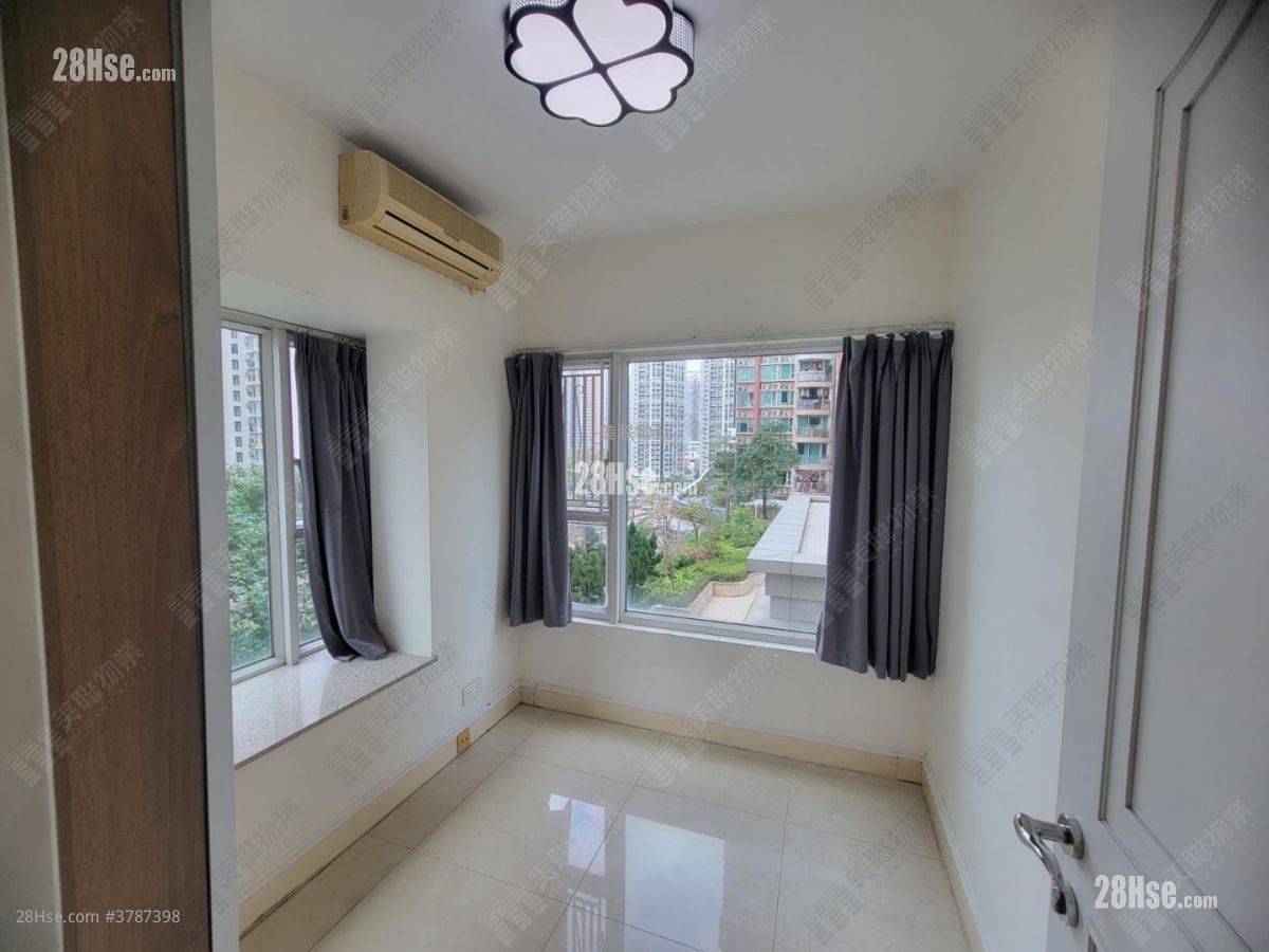 Central Park Towers Sell 3 Bedrooms , 1 Bathroom 578 ft²