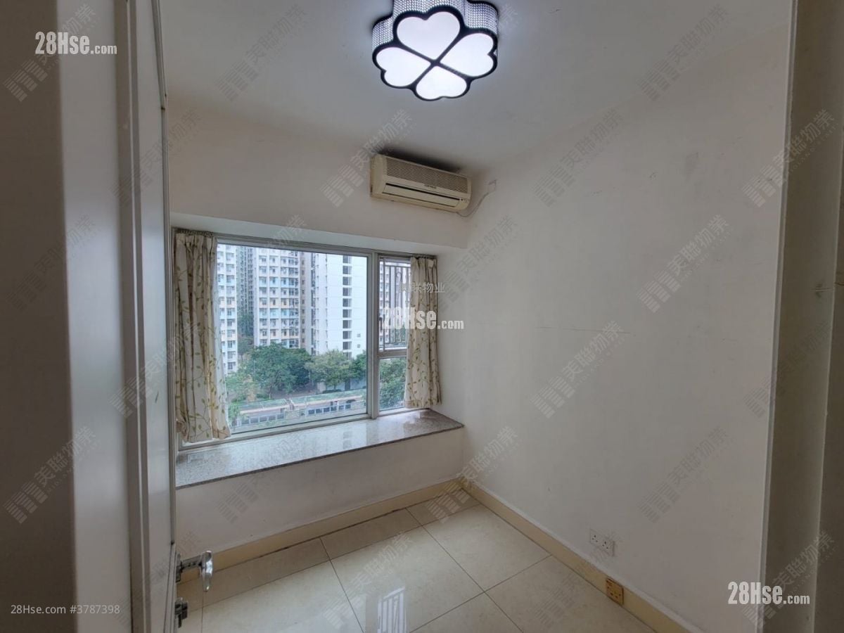 Central Park Towers Sell 3 Bedrooms , 1 Bathroom 578 ft²