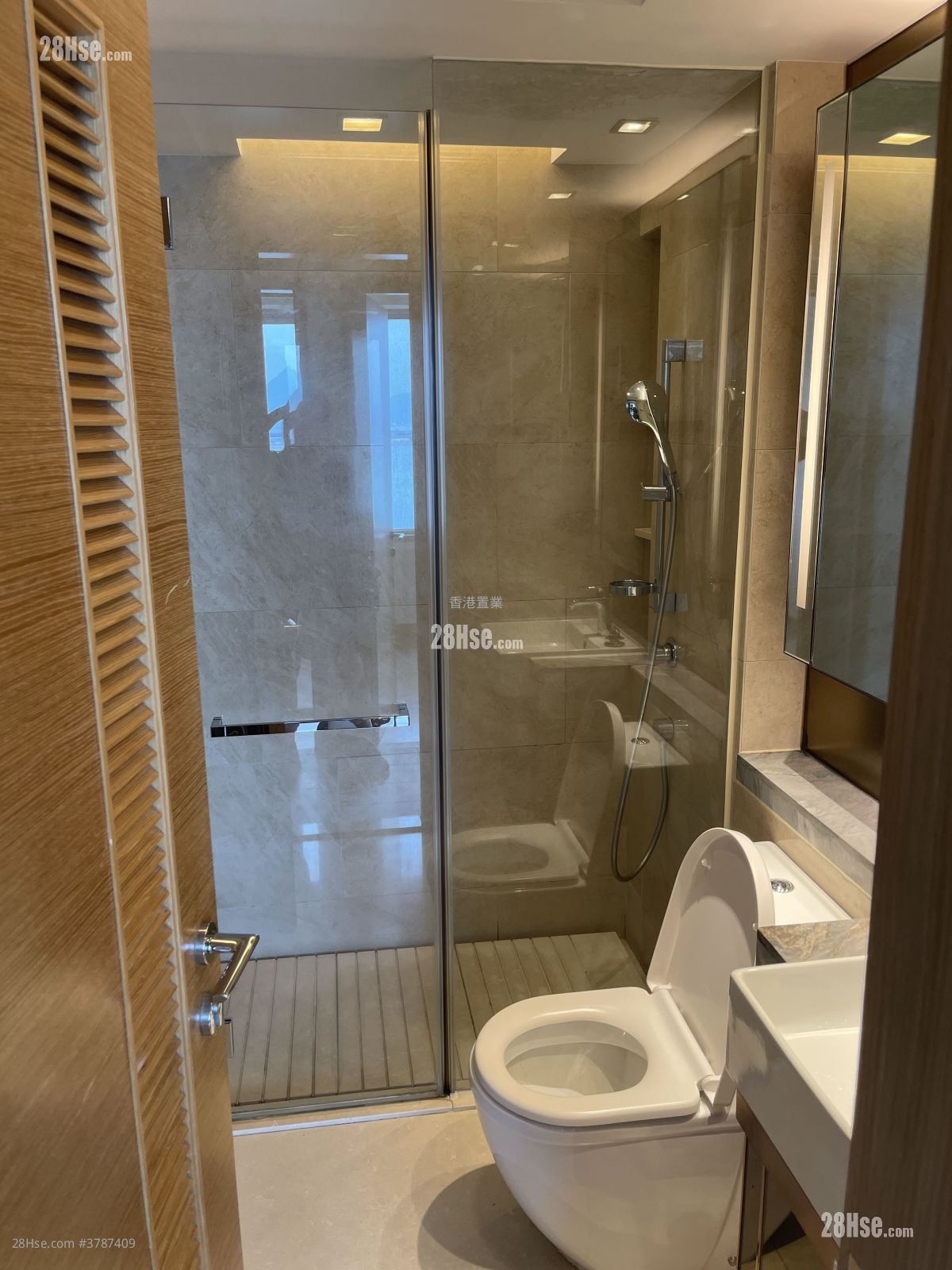 Century Link Rental 3 Bedrooms , 2 Bathrooms 595 ft²