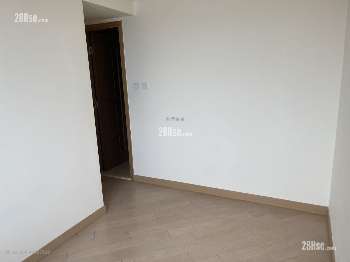 Century Link Rental 3 Bedrooms , 2 Bathrooms 595 ft²