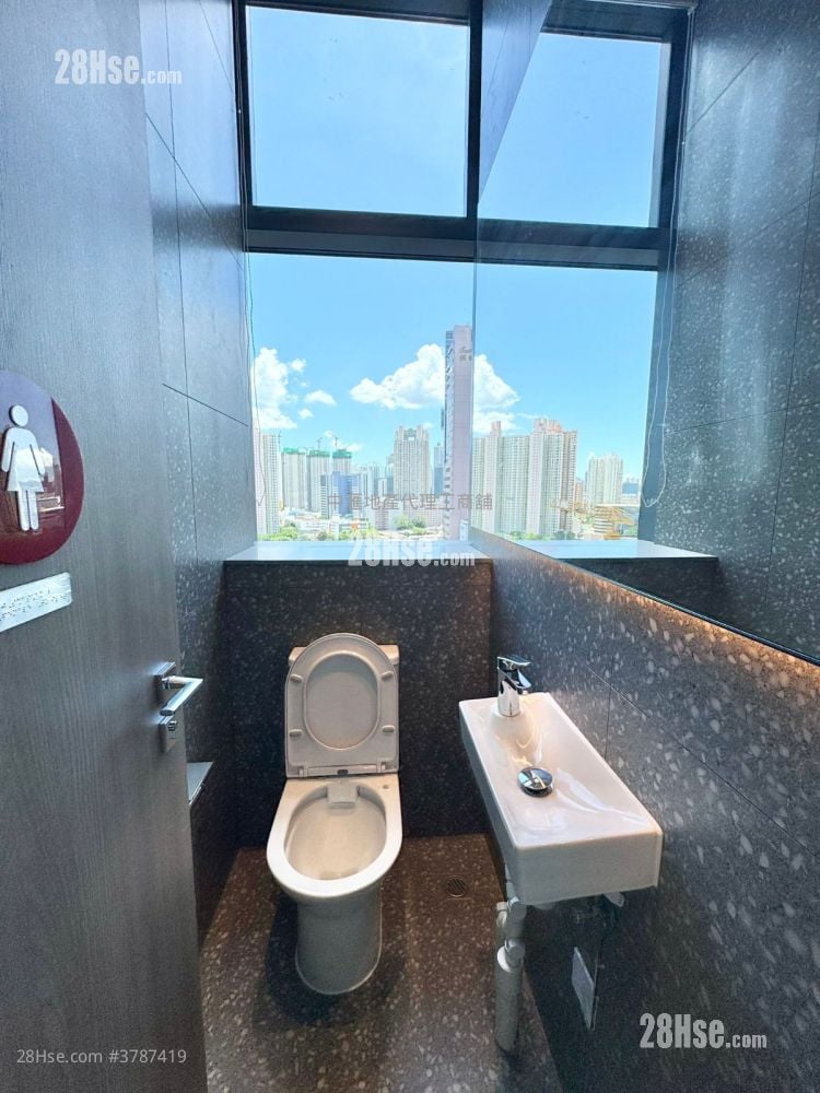 Dr. Kong Centre Rental Studio , 2 Toilets