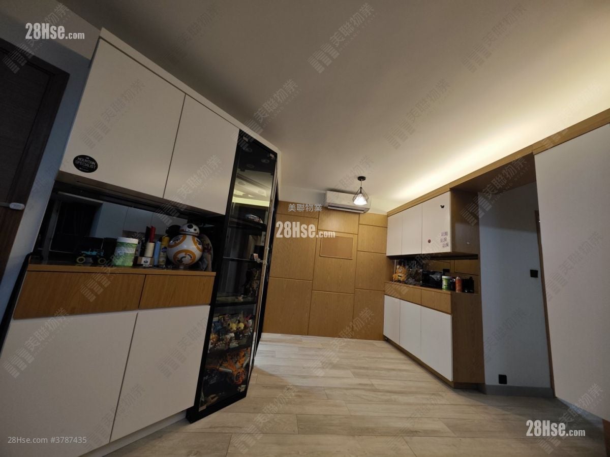 Kingswood Villas Sell 3 Bedrooms 636 ft²