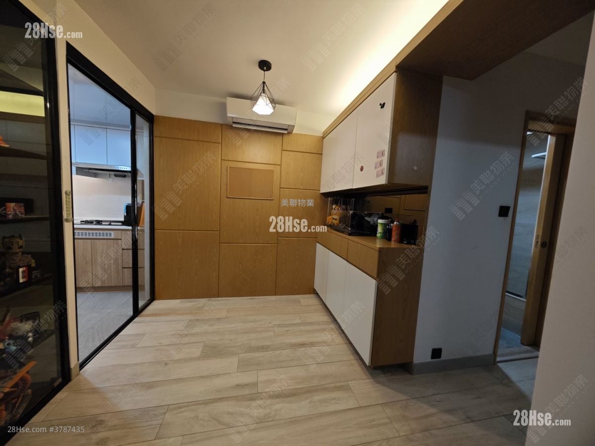 Kingswood Villas Sell 3 Bedrooms 636 ft²