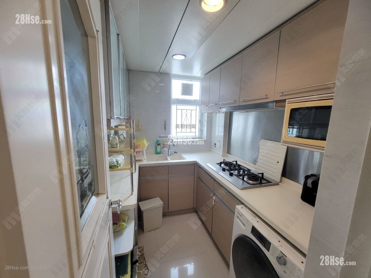 Central Park Towers Sell 2 Bedrooms , 1 Bathroom 502 ft²