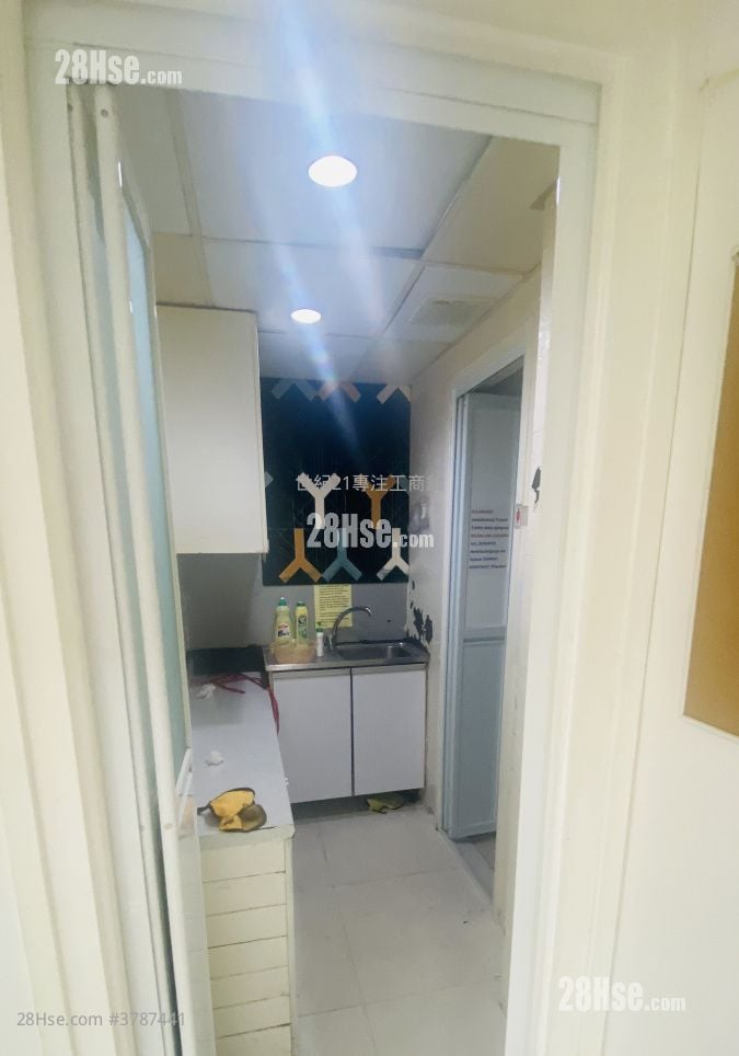 Concord Commercial Building Rental 2 Toilets 700 ft²