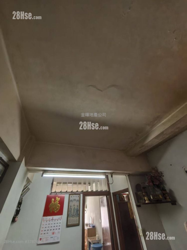 Tai Wah House Sell 2 Bedrooms , 1 Bathroom 350 ft²