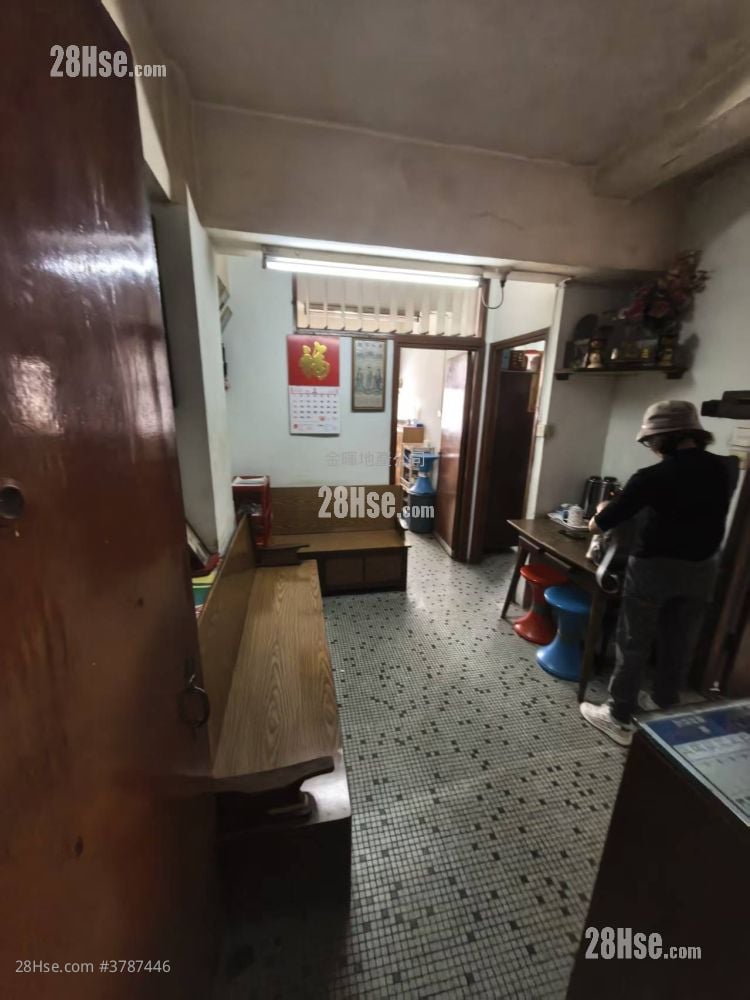 Tai Wah House Sell 2 Bedrooms , 1 Bathroom 350 ft²