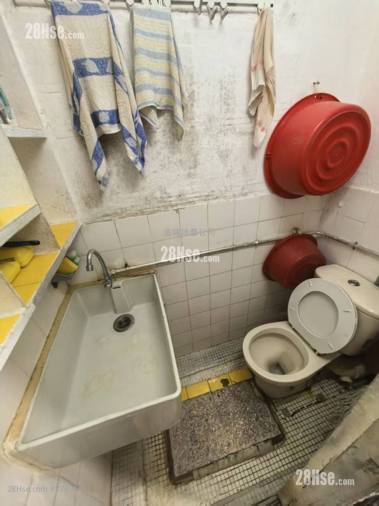 Tai Wah House Sell 2 Bedrooms , 1 Bathroom 350 ft²