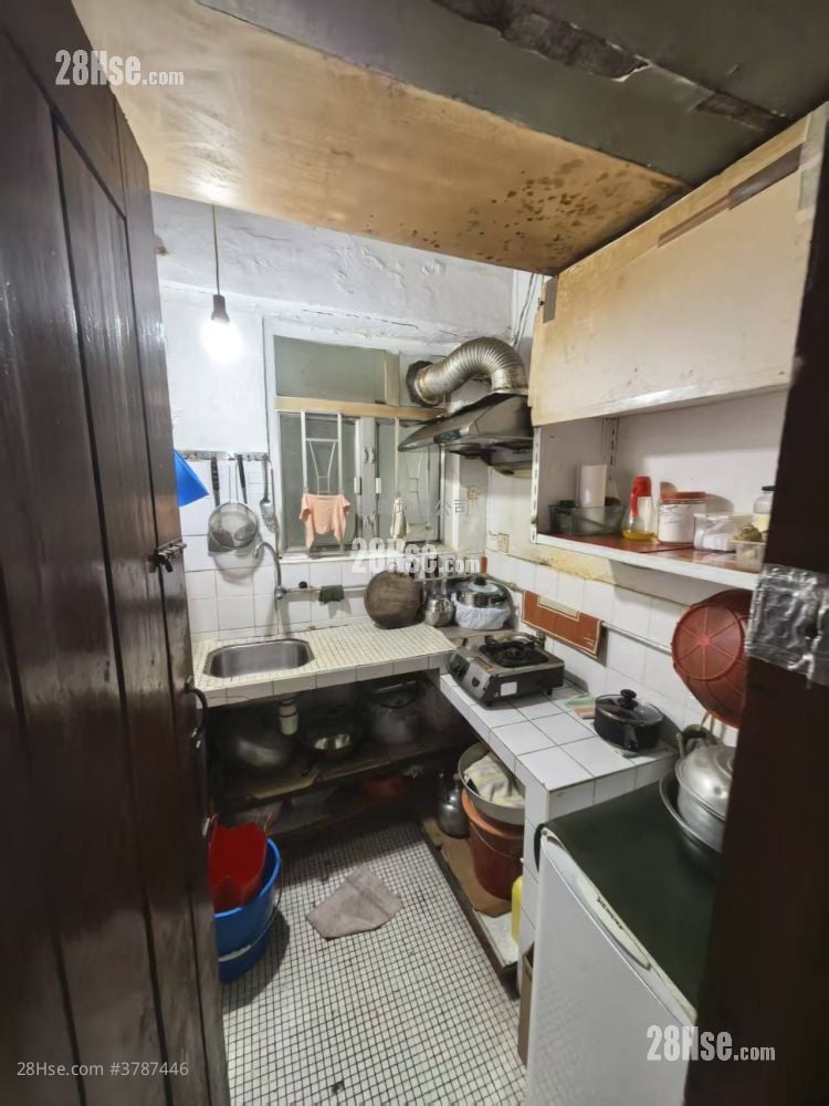 Tai Wah House Sell 2 Bedrooms , 1 Bathroom 350 ft²