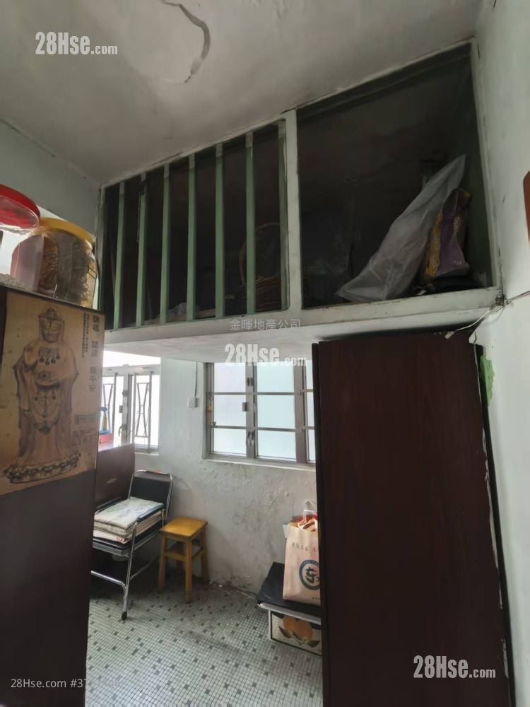Tai Wah House Sell 2 Bedrooms , 1 Bathroom 350 ft²