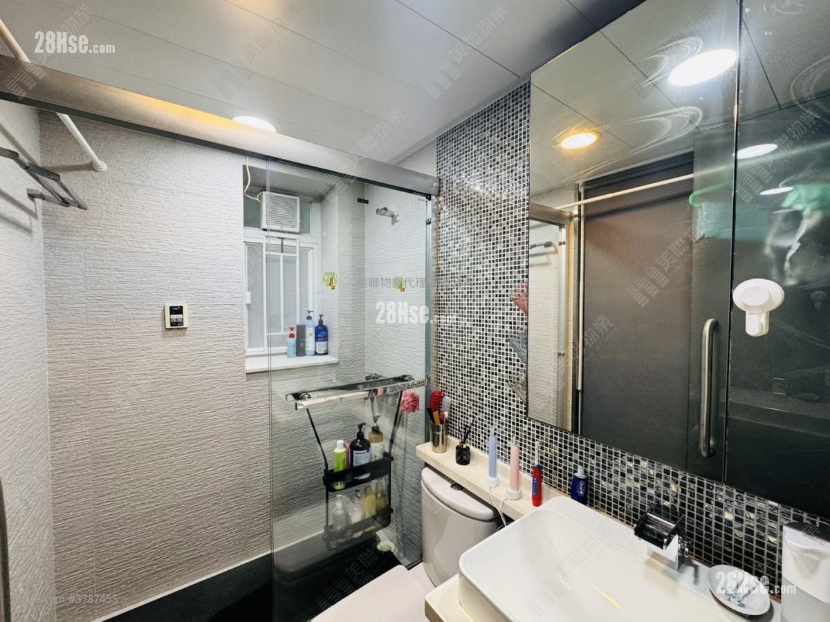 Metro Town Sell 2 Bedrooms 642 ft²