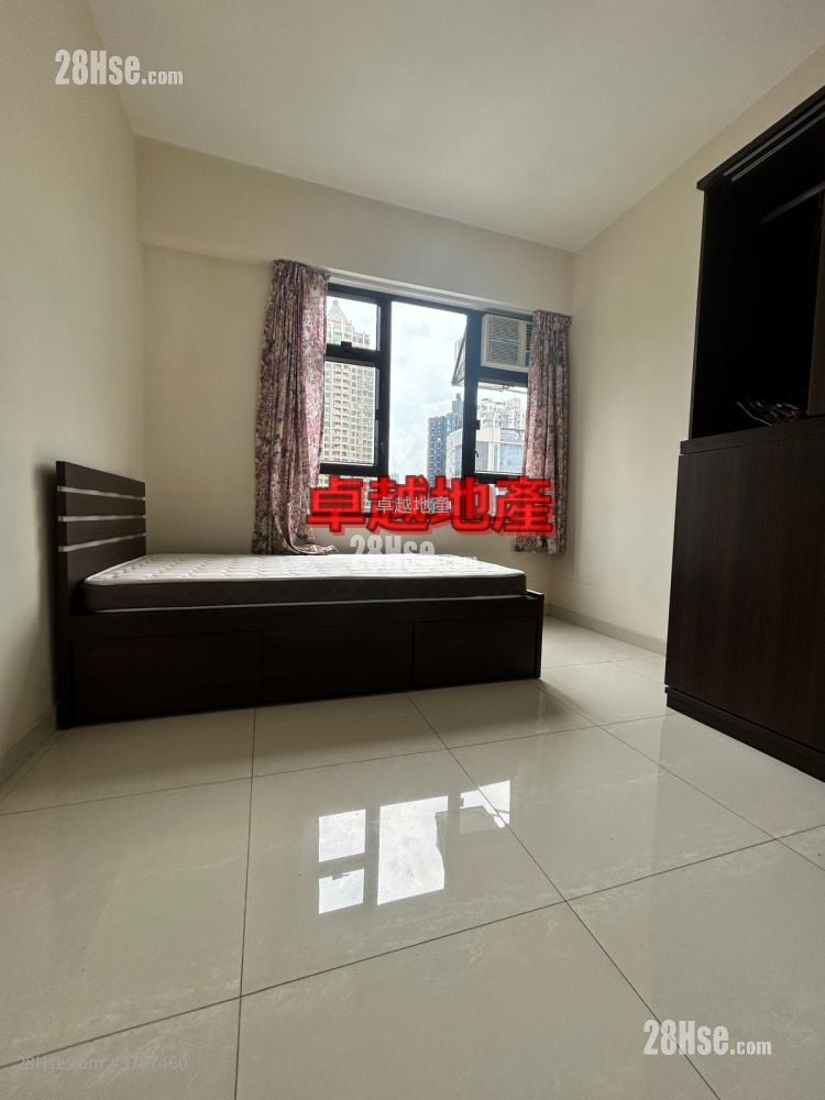 Crystal Court Sell 712 ft²