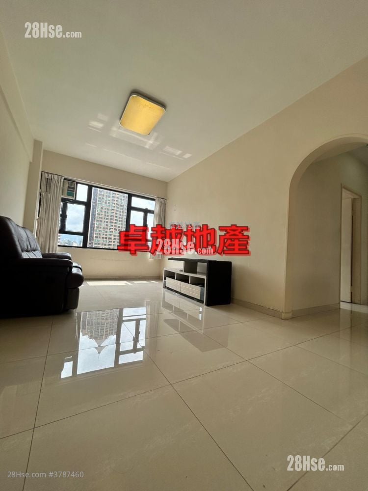 Crystal Court Sell 712 ft²