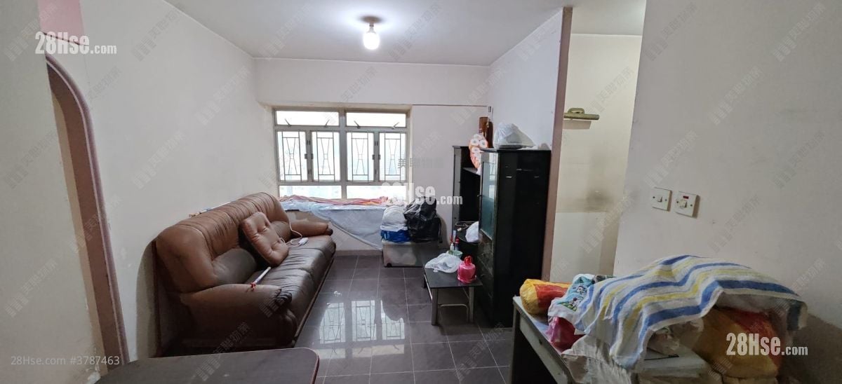 Kui Fat Building Sell 3 Bedrooms , 2 Bathrooms 593 ft²