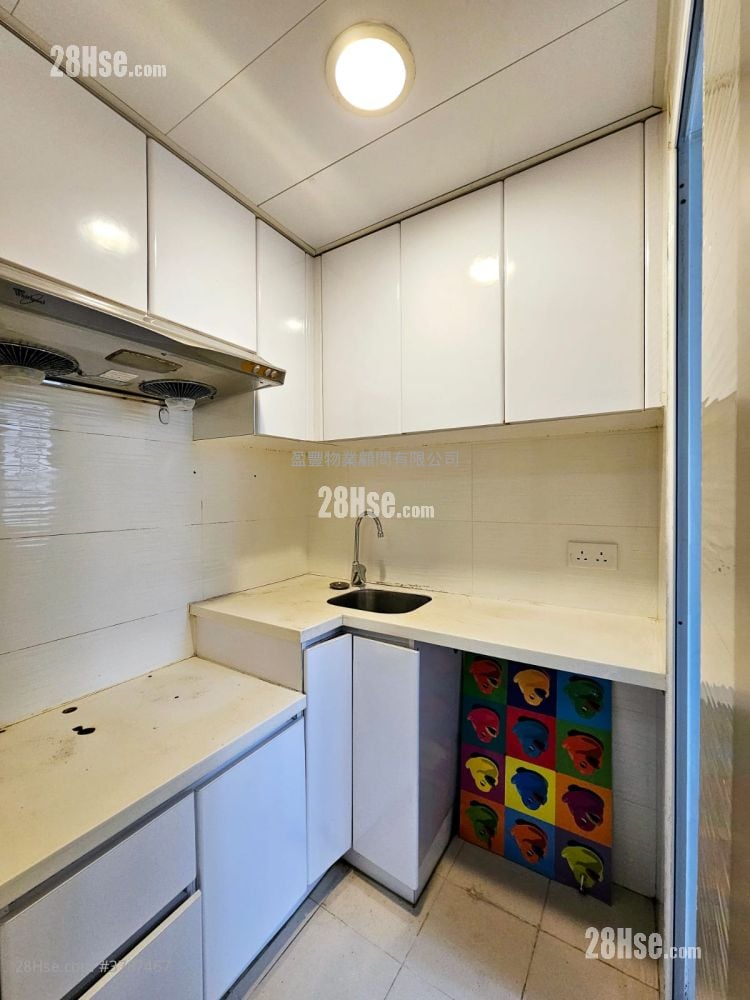 Wah To Building Sell 2 Bedrooms , 1 Bathroom 302 ft²