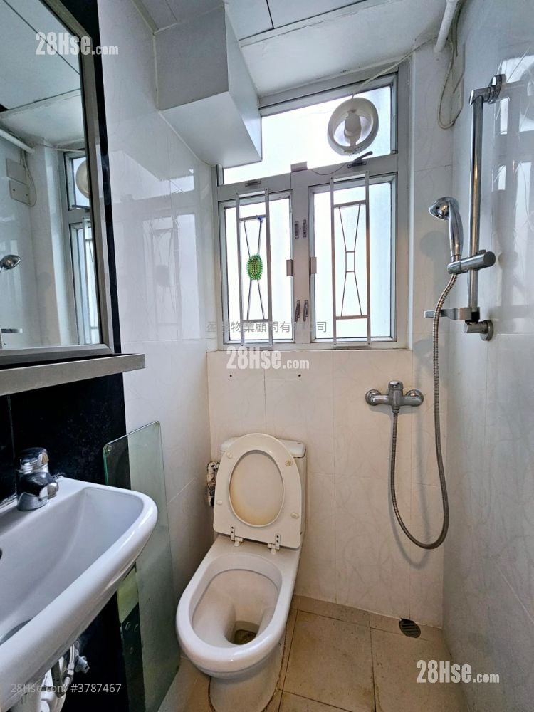 Wah To Building Sell 2 Bedrooms , 1 Bathroom 302 ft²