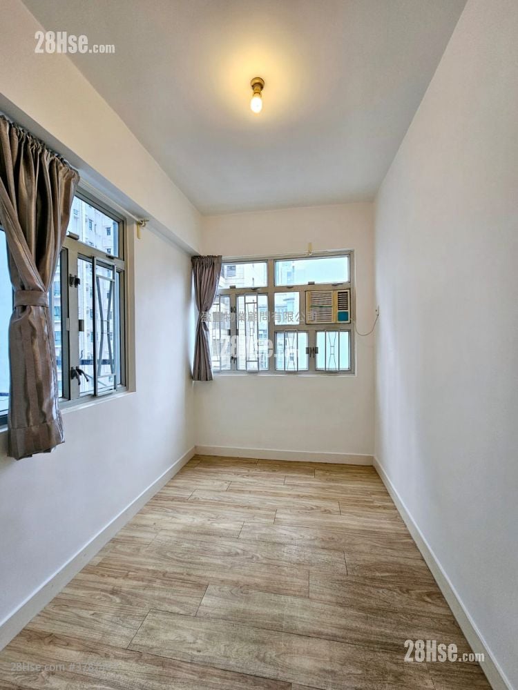 Wah To Building Sell 2 Bedrooms , 1 Bathroom 302 ft²