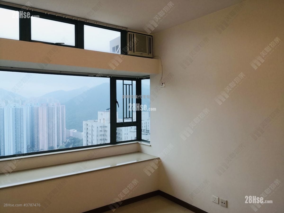 Residence Oasis Sell 4 Bedrooms 850 ft²