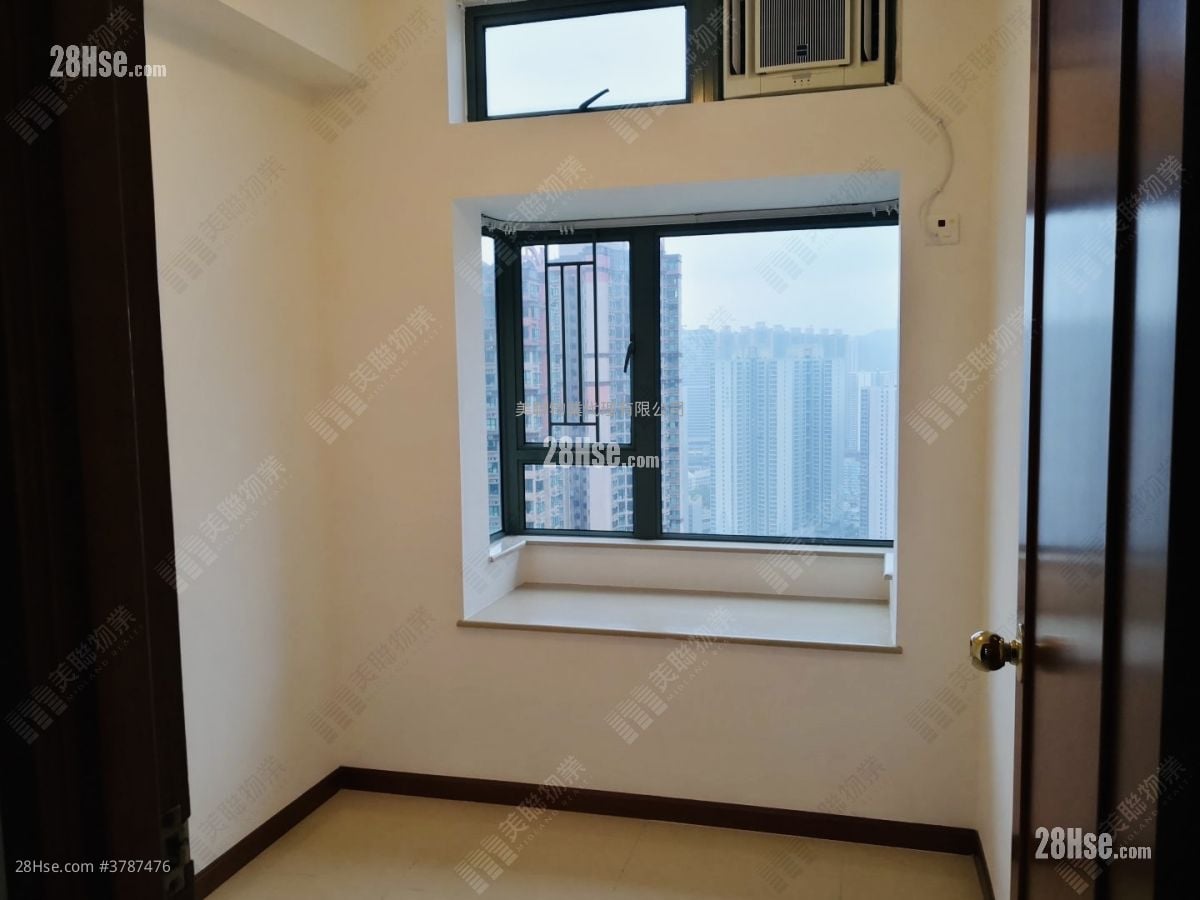 Residence Oasis Sell 4 Bedrooms 850 ft²