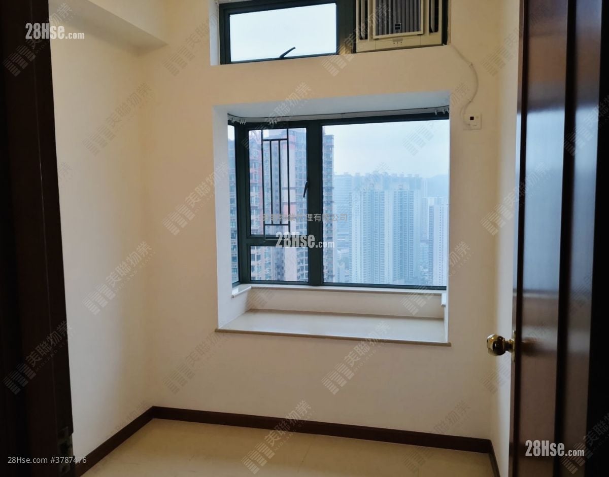 Residence Oasis Sell 4 Bedrooms 850 ft²