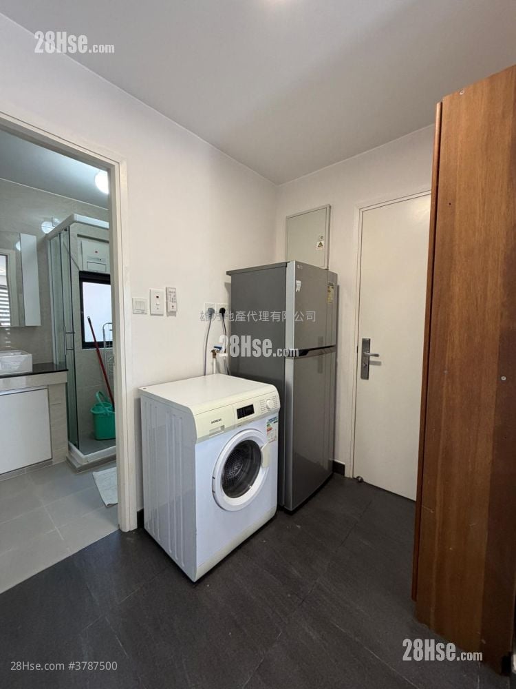 Village Rental 3 Bedrooms , 1 Bathroom 630 ft²