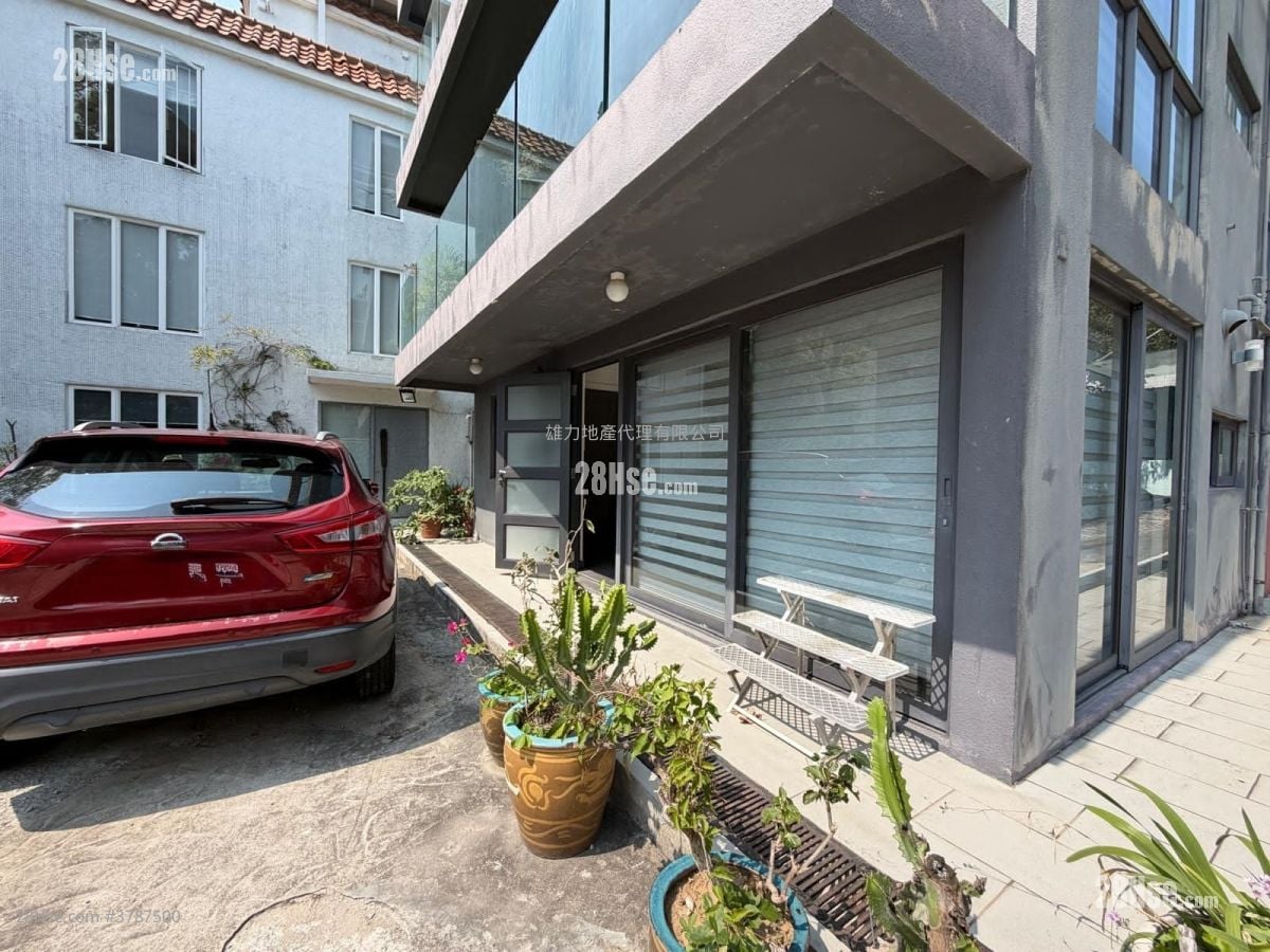 Village Rental 3 Bedrooms , 1 Bathroom 630 ft²