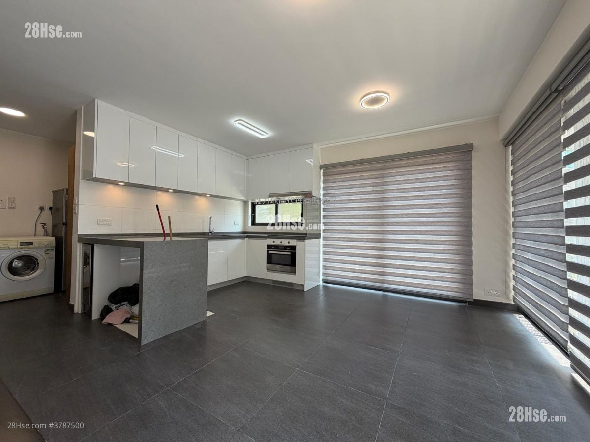 Village Rental 3 Bedrooms , 1 Bathroom 630 ft²