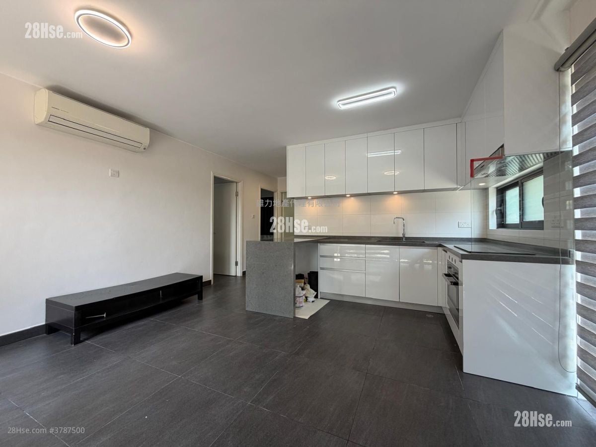 Village Rental 3 Bedrooms , 1 Bathroom 630 ft²