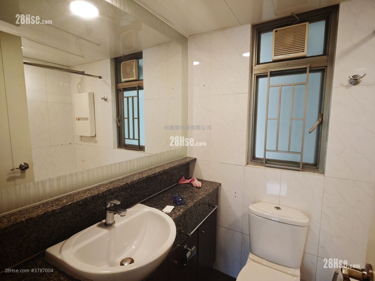 Tseung Kwan O Plaza Sell 2 Bedrooms , 1 Bathroom 459 ft²