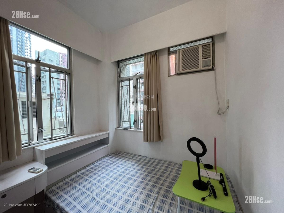 Treasure Court Rental 2 Bedrooms , 1 Bathroom 301 ft²