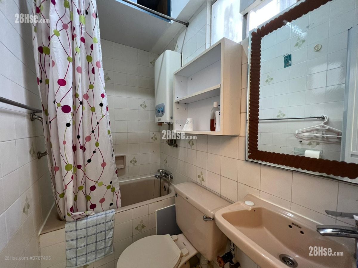 Treasure Court Rental 2 Bedrooms , 1 Bathroom 301 ft²