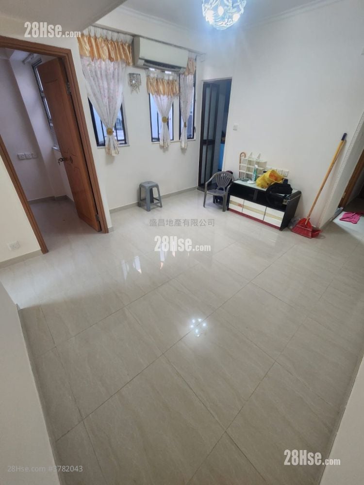 Ngai Hing Mansion Rental 3 Bedrooms , 1 Bathroom 525 ft²